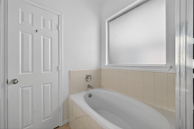 Building Photo - 21339 Bella Jess Dr