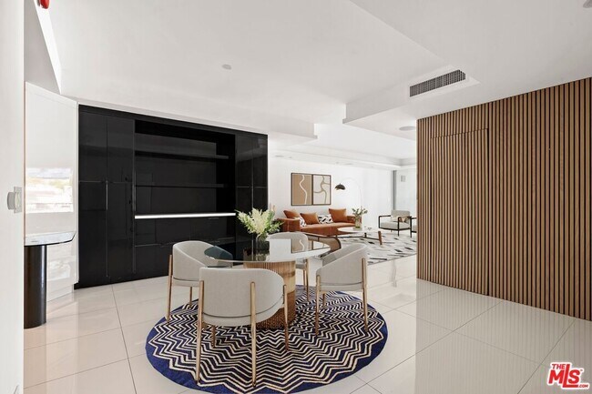 Building Photo - 1100 Alta Loma Rd