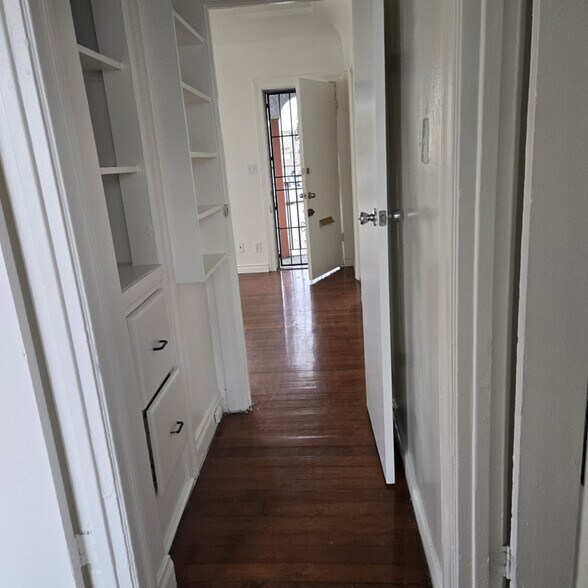 Building Photo - 833 N Formosa Ave