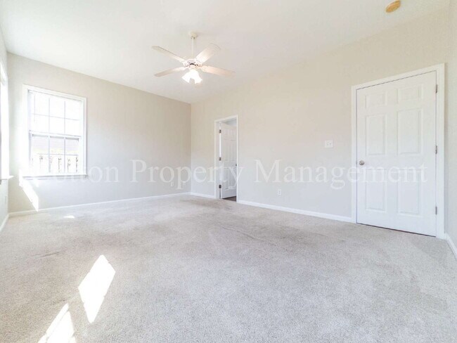 Building Photo - 448 Vallie Ln