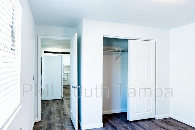 Building Photo - 3402 W Van Buren Dr