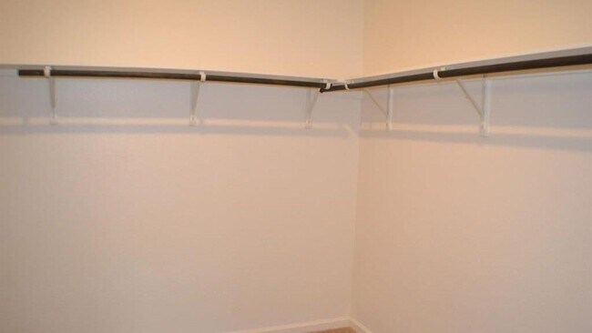 Building Photo - 824 Cedar Elm Dr