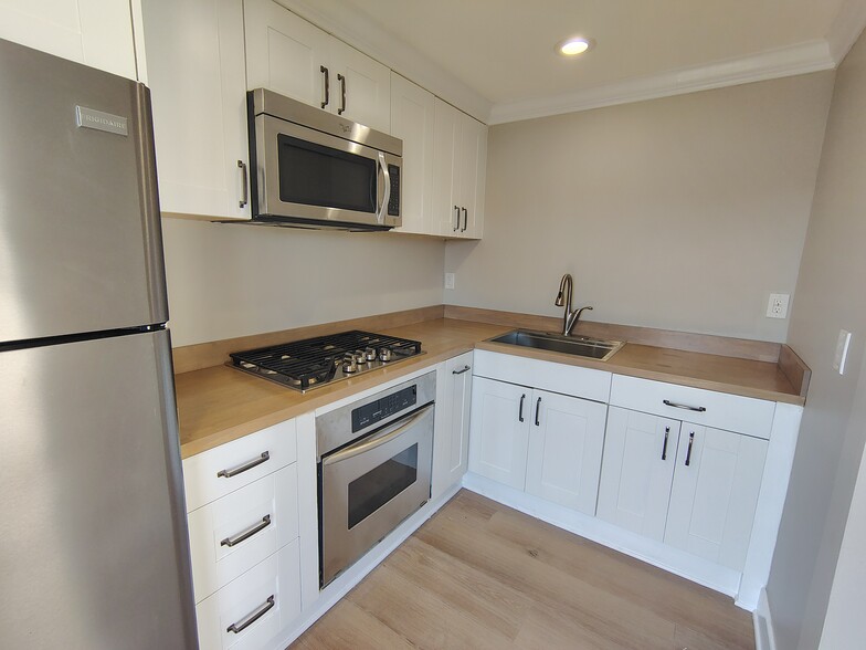 Building Photo - 4343 Valle Dr