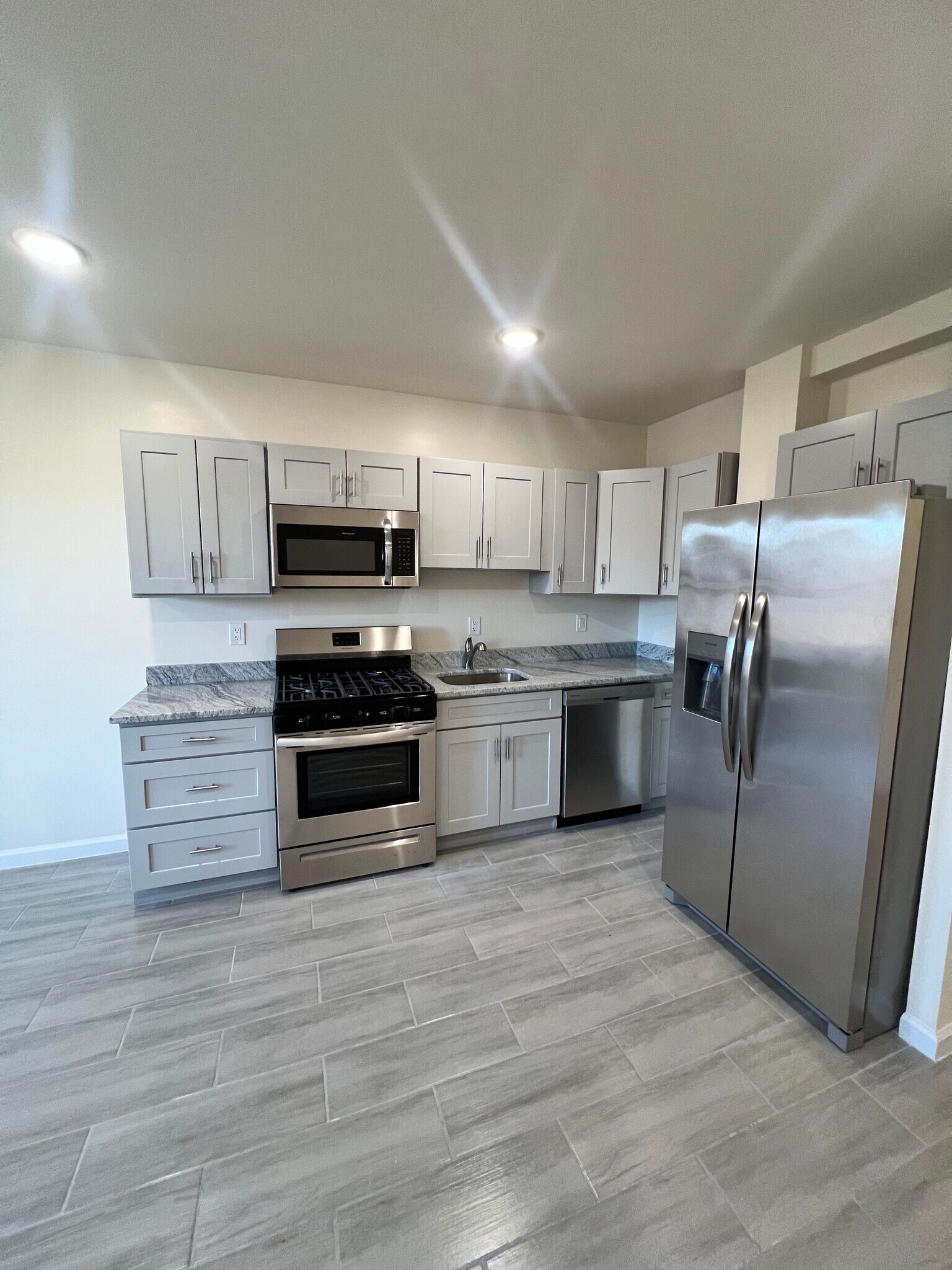 Building Photo - 155 Evergreen Pl