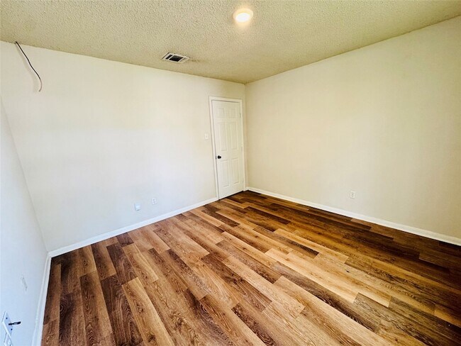 Building Photo - 2523 Woodbough Dr