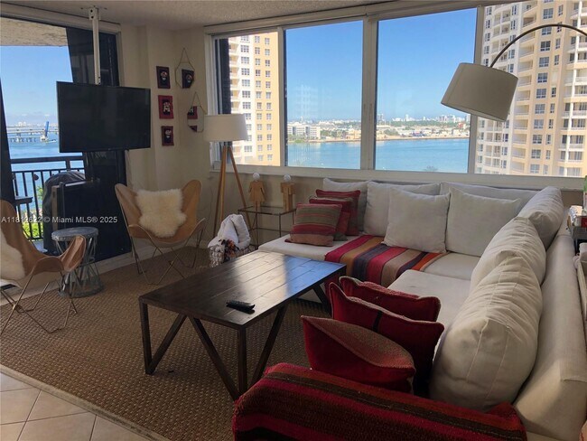 Building Photo - 540 Brickell Key Dr