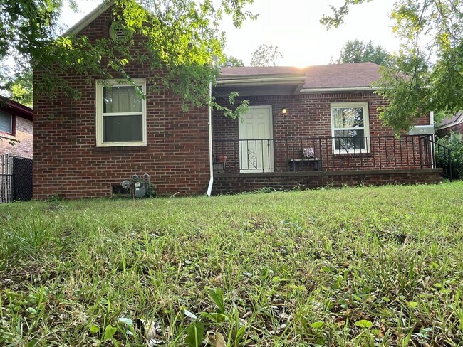 Building Photo - 728 N Marion Ave