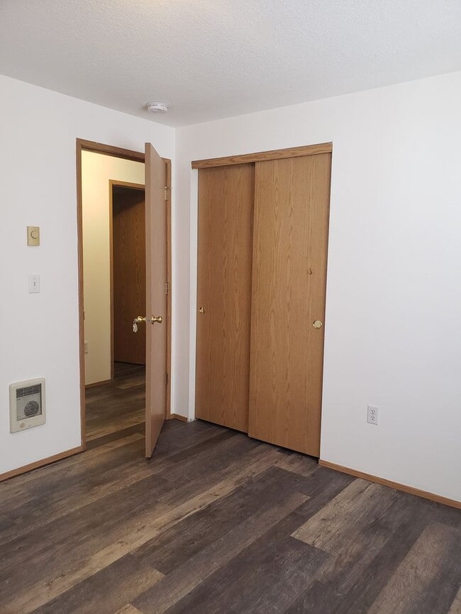 Building Photo - Charming Ranch-Style Home – 3 Bedroom, 2 Bath