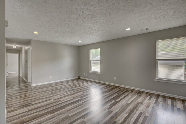 Building Photo - 4489 Ammon Ave