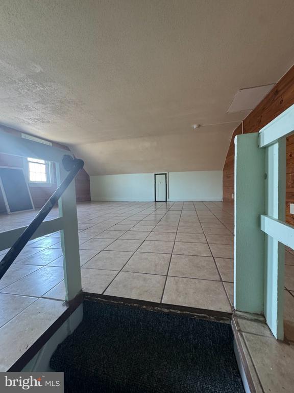 Building Photo - 332 E Broadway