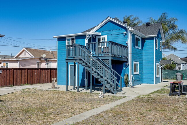 Building Photo - 1218 84th Ave