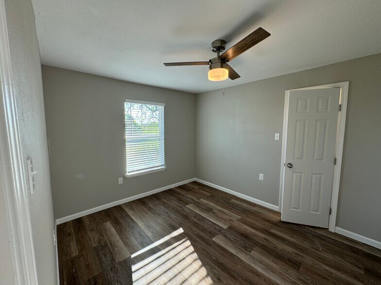 Building Photo - 1210 Southey St