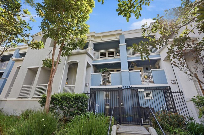 Building Photo - Point Loma, "The Bay" 2 bed 2 Bath Townhome now available! Amazing amenities, don't miss out