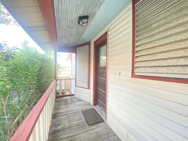 Building Photo - 2528 Avenue Q 1/2 Ave