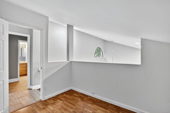 Building Photo - 2242 NW 39th Ave