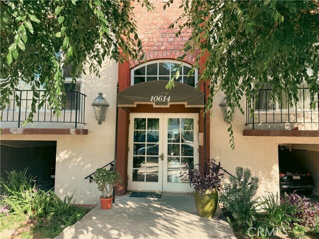 Building Photo - 10614 Eastborne Ave