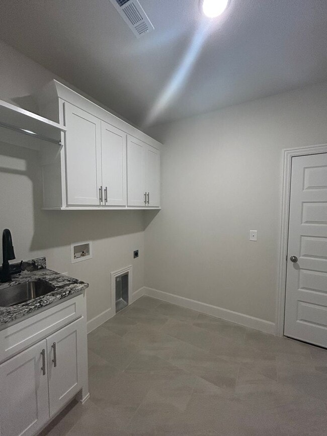 Building Photo - Beautiful Modern Home in Pea Ridge!