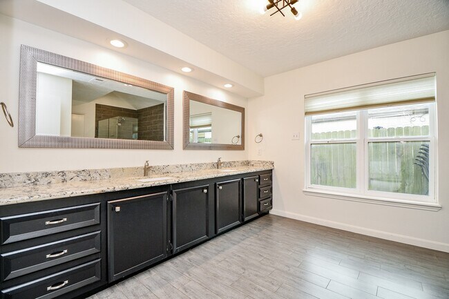 Building Photo - 7711 Hopewell Ln