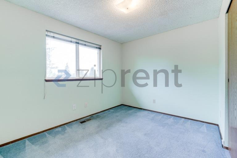 Building Photo - Unit
