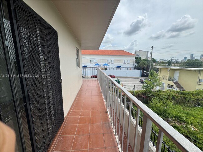 Building Photo - 1126 SW 3rd St