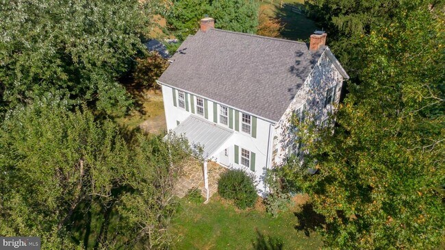 Building Photo - 1025 N Chatham Rd