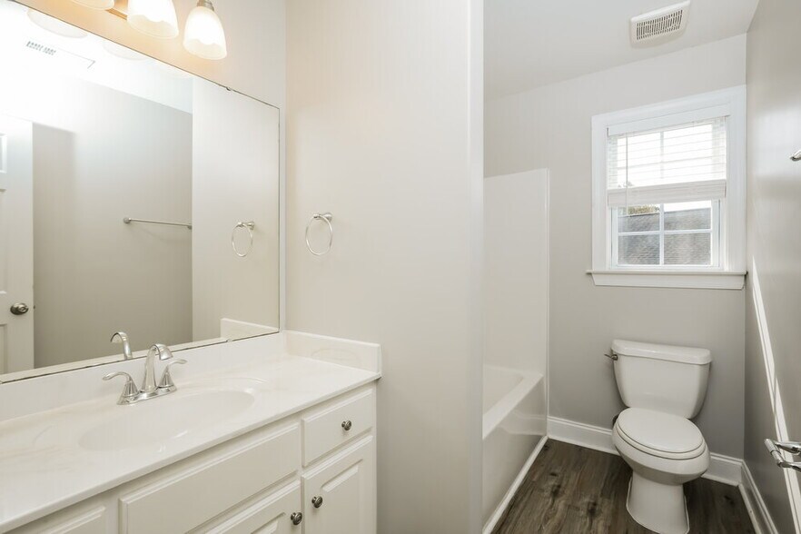 Building Photo - 49 E Trafalgar Ct