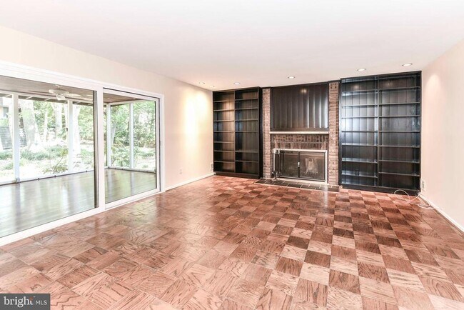 Building Photo - 3318 Mantua Dr