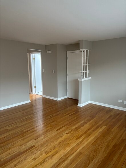 Living room view2 - 3049 N Harlem Ave