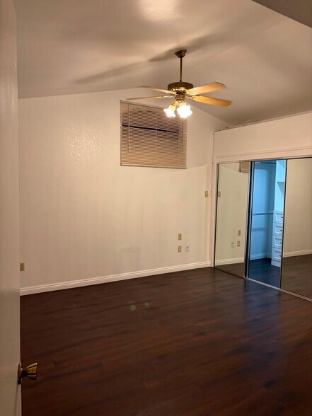 Building Photo - 6105 Ambergrove St