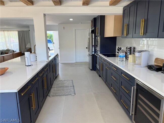 Building Photo - 514 14th St N