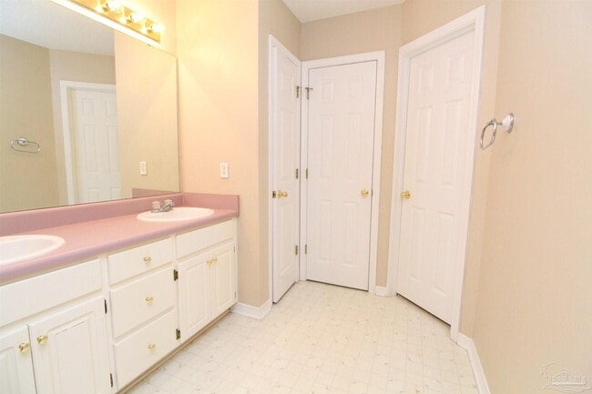 Building Photo - 1261 Greystone Ln