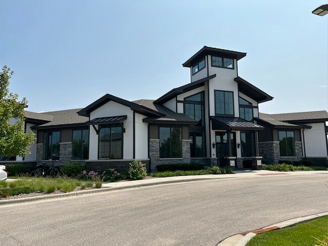 Building Photo - 325 Sussex Ln