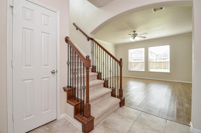 Building Photo - 5610 White Camelia Ct