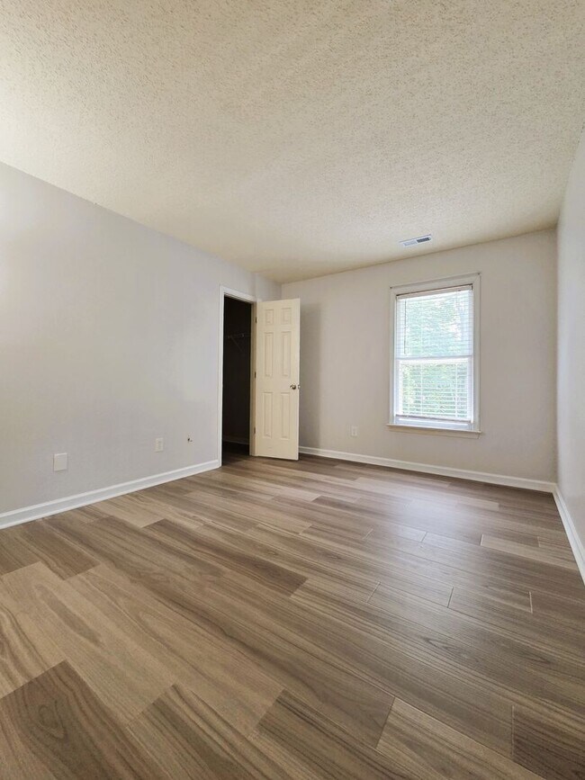 Building Photo - Well maintained 2 story home in Providence Creek Subdivision