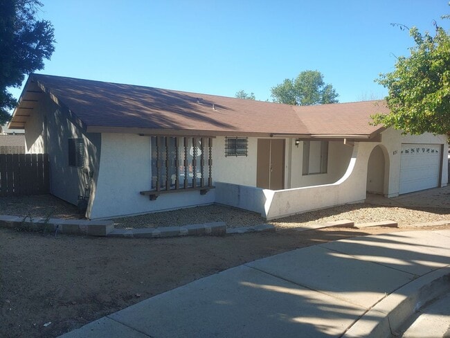 Building Photo - COMING SOON! Single Level 4 Bed/2 Bath in ...