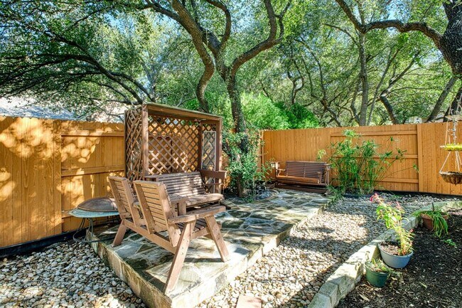 Building Photo - 1800 Bluffwood Pl