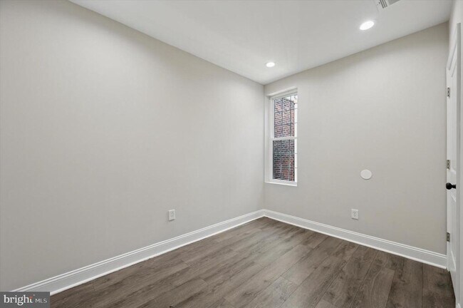 Building Photo - 2835 W Montgomery Ave