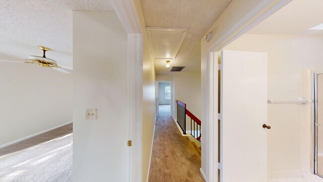 Building Photo - Spacious 3Bed/2.5Bath/Garage Home in Via Verde