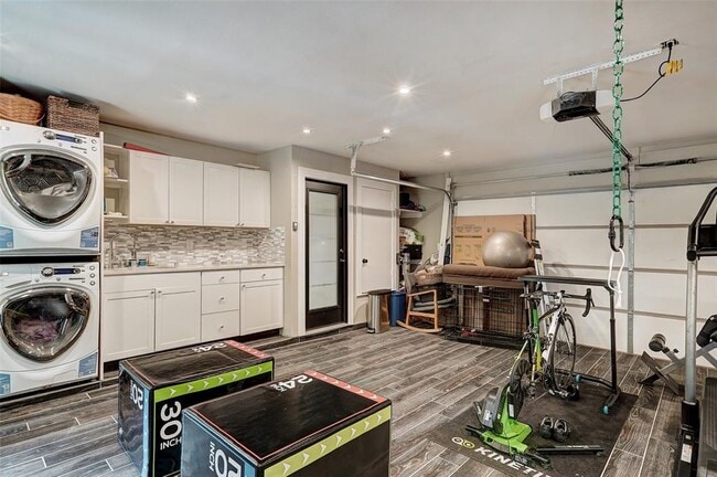 Building Photo - 8804 Mountain Ridge Dr