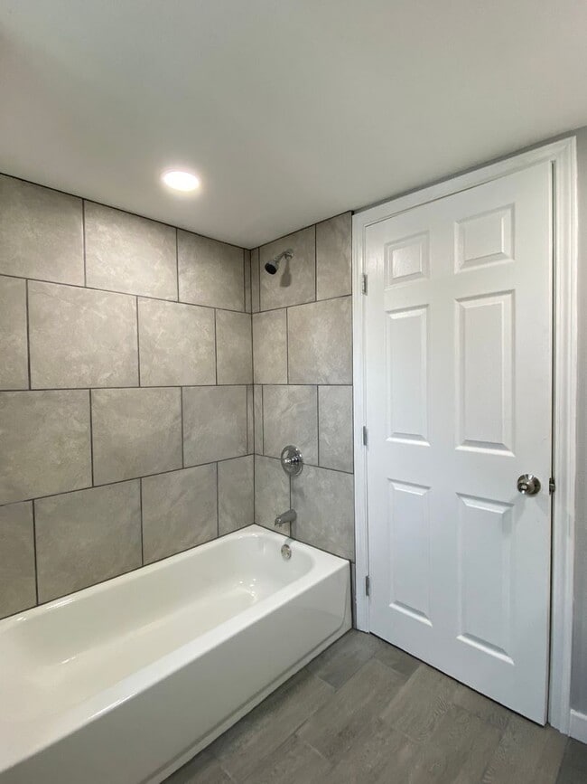 Building Photo - 2 bedroom in West Tulsa!!
