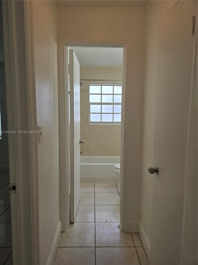 Building Photo - 2325 Madison St