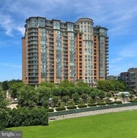 Building Photo - 8220 Crestwood Heights Dr