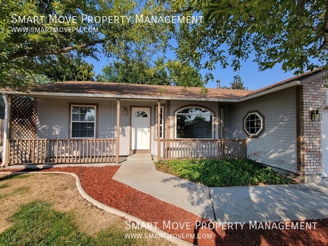 Building Photo - 2557 N Laughridge Ave