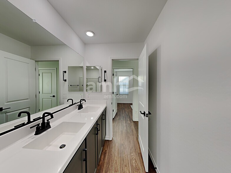 Building Photo - 795 S 150th Dr