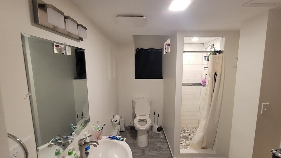 Building Photo - 165 Winthrop Rd