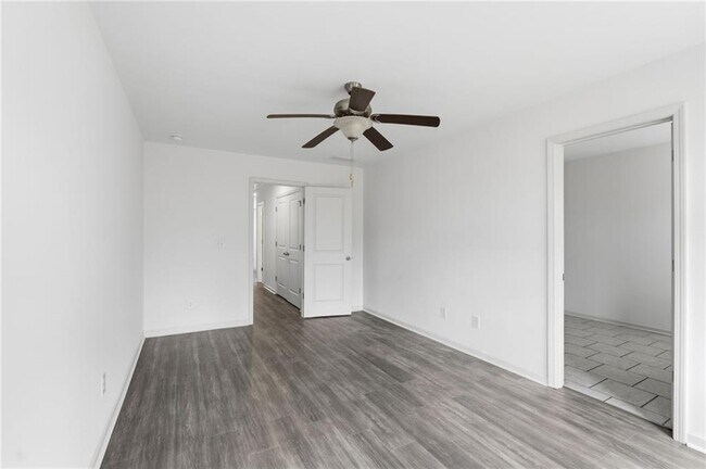 Building Photo - 7134 Gladstone Cir
