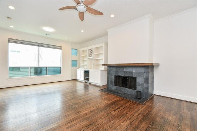 Building Photo - 4702 Austin St