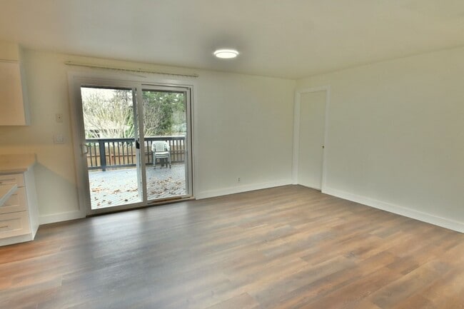 Building Photo - 3Bd/2Ba Everett House