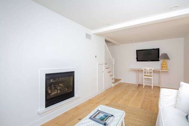 Building Photo - 57 Osborne Ln