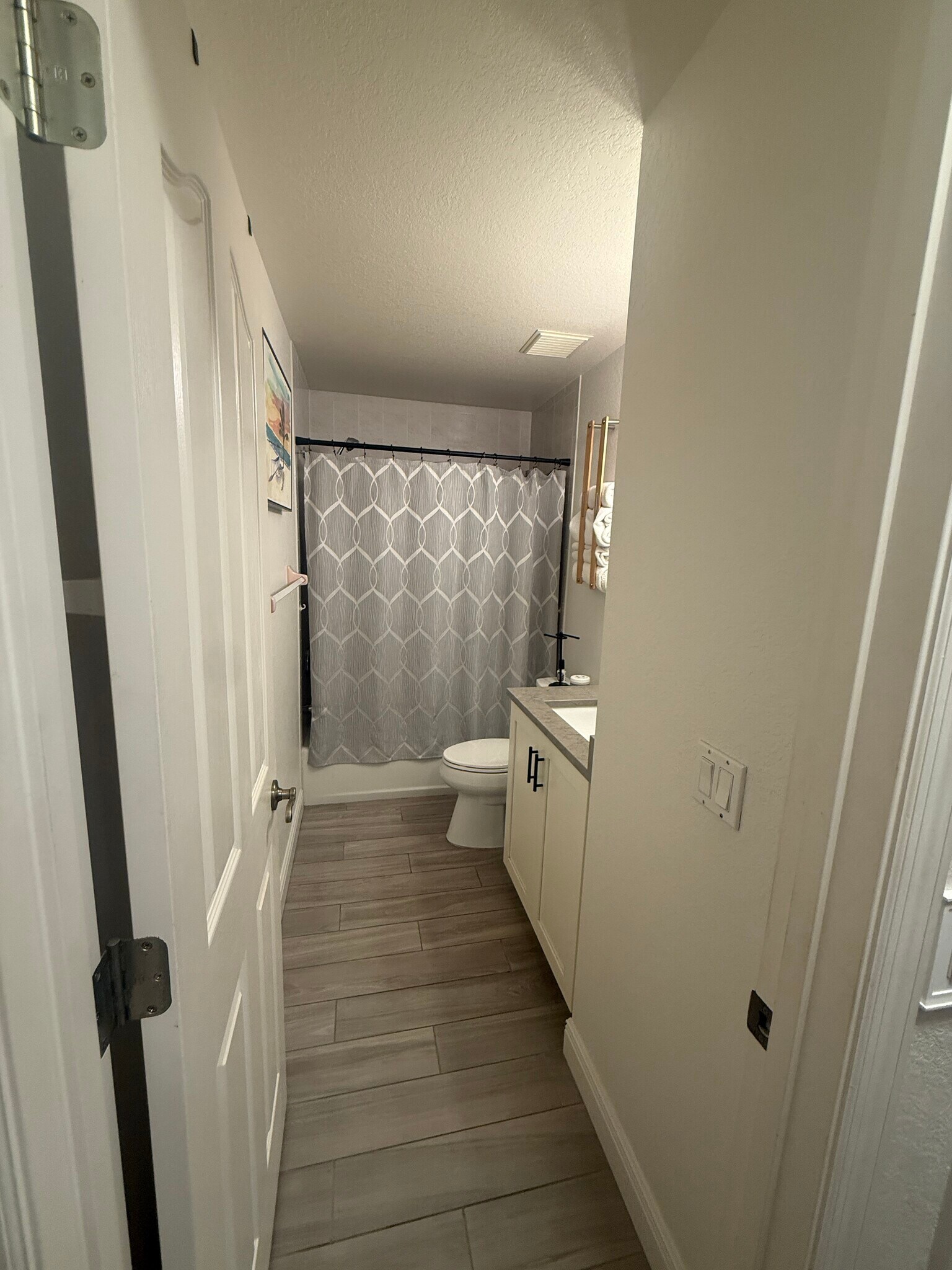 Rented Room full bath - 5780 Osprey Rd